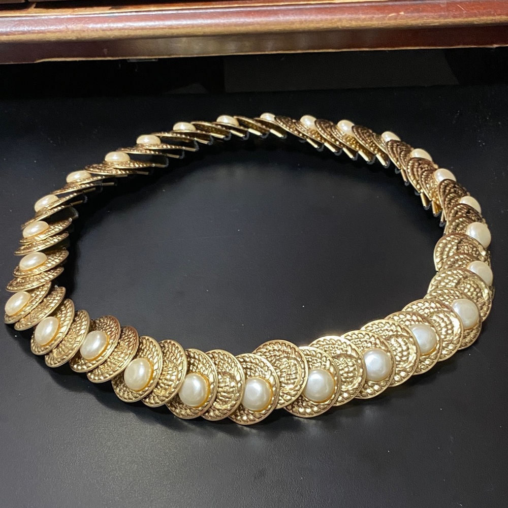 Elegant vintage Gold disk and Pearl Women's 36” stretchable belt